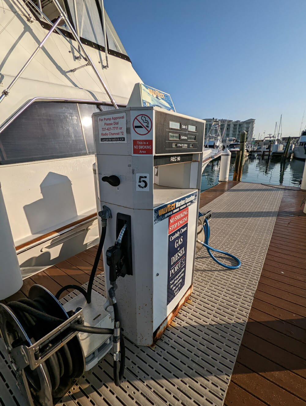 How Much Gas Does a Boat Use? Keep Your Out-of-Pocket Fuel Costs Down ...